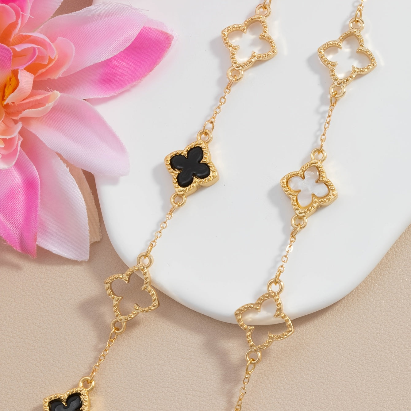 2pcs Lucky Clover Bracelets