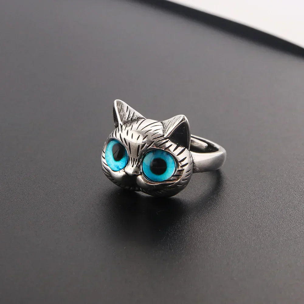 Ring with Blue-Eyed Cat – Playful Vintage Silver Ring for Cat Lovers